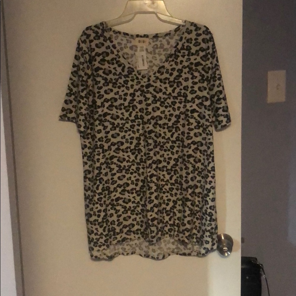 Leopard print t shirt